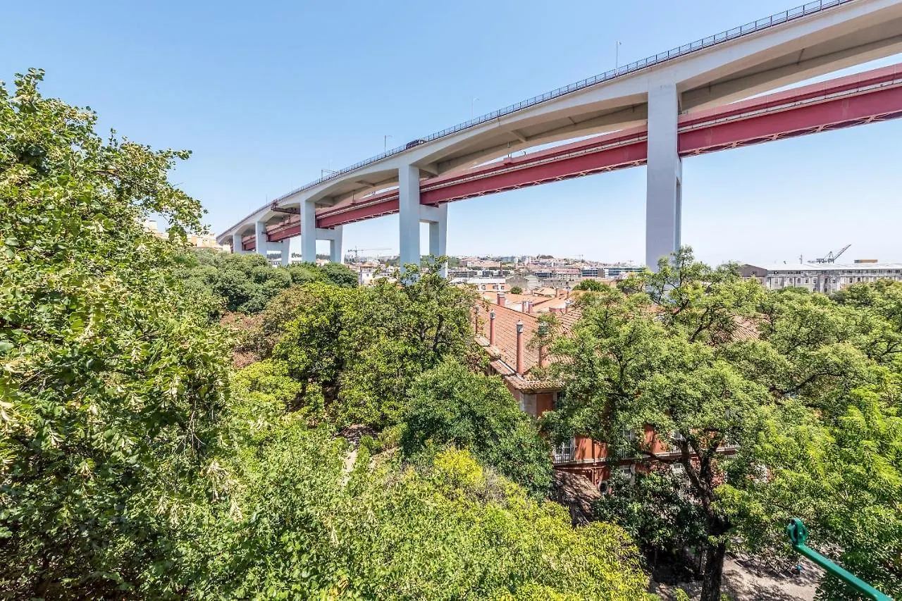 Lisboa Guestready - Family Home W Rooftop In Alcantara شقة